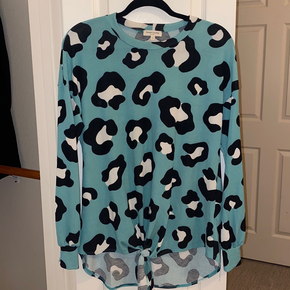Long sleeve front tie too